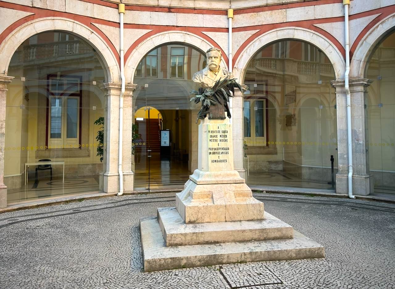 Statue of Dr Bento de Sousa